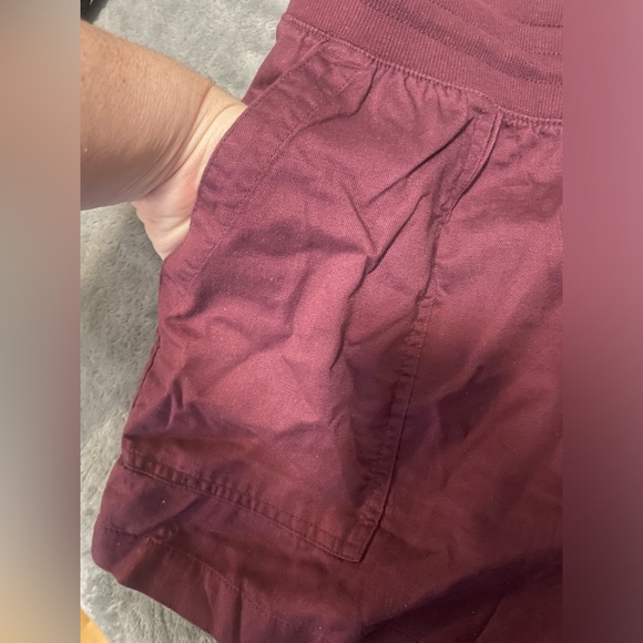 2/$25 🎉 GAP shorts 3” rise with pockets! Size large - Picture 3 of 8